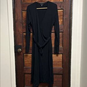 Banana Republic so Comfy Black Wrap Dress Size Medium midi length